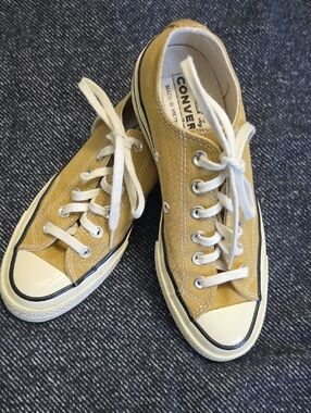 Converse Low Top 70s Retro Canvas Sneakers in Yellow-Tan Mens 5/woman 7